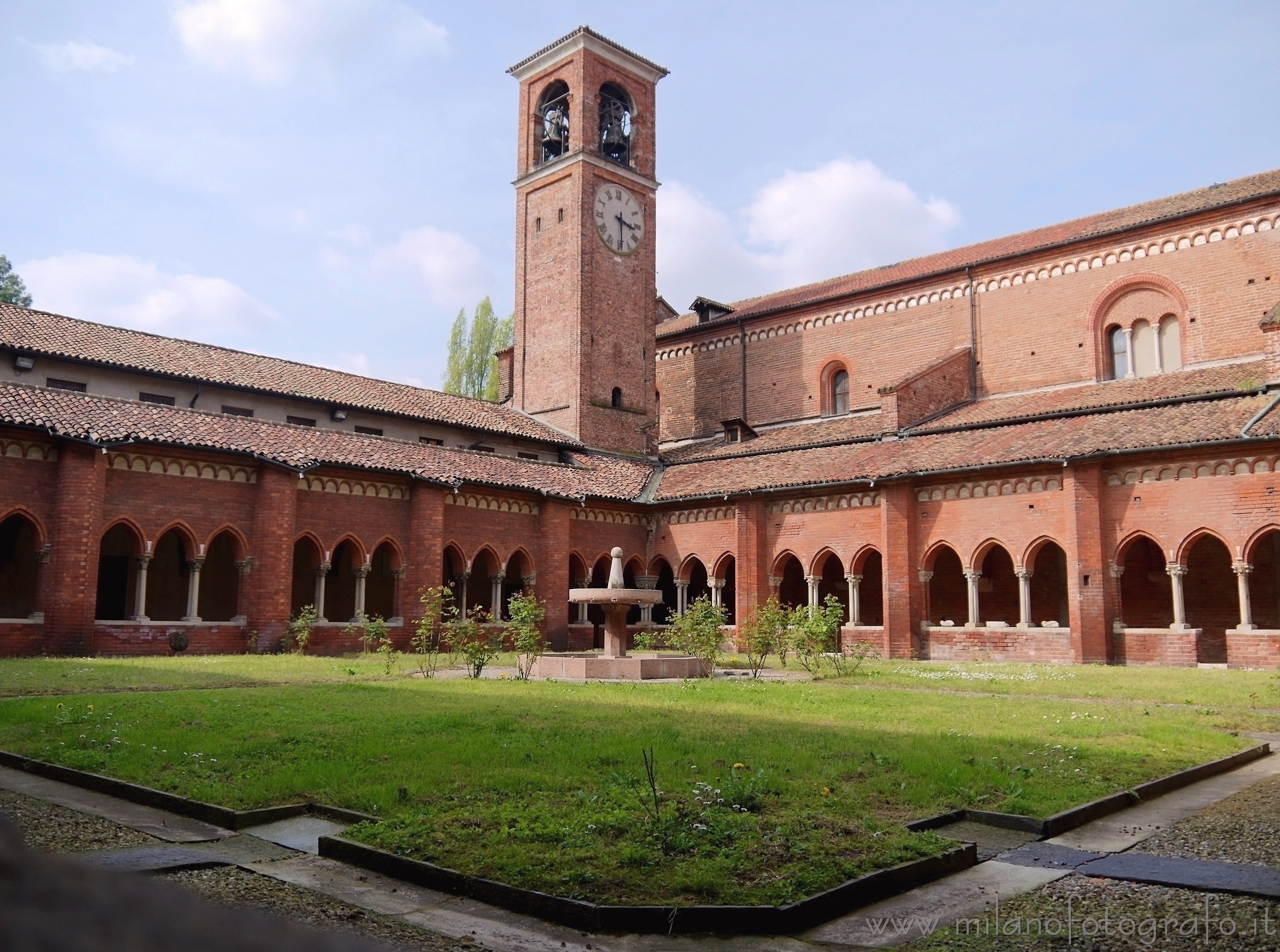 Milano - Chiostro dell'Abbazia di Chiaravalle